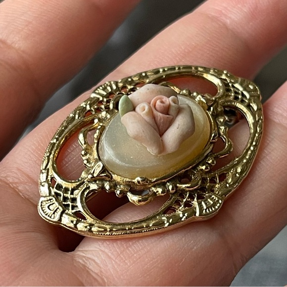 1928 | Vintage | Pink Rose Collection Porcelain Flower Gold Tone Pin Brooch - Picture 11 of 14